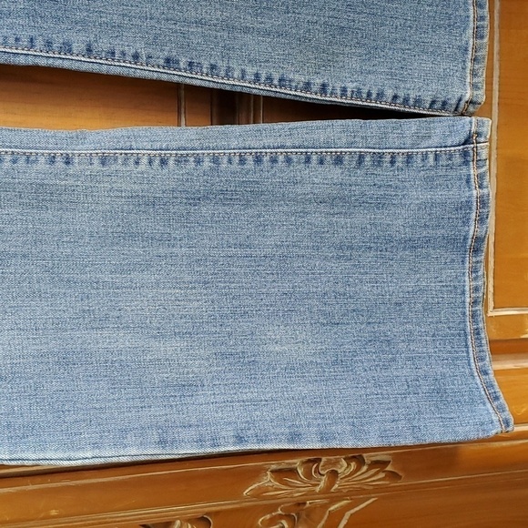 Old Navy Sweetheart woman's jeans. Size 10 regular. Good used condition. - Picture 3 of 7